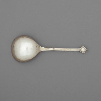 526. A Swedish 18th century silver spoon, marks of Johan Grubb, (Hudiksvall 1725-1756 -(-58)).