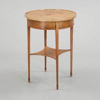BORD. Sengustaviansk stil, 1900-talets första hälft.