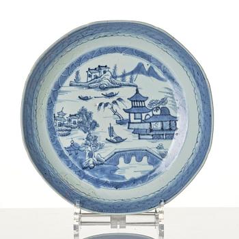 Eleven pieces of porcelain, China, Qing dynasty, Qianlong (1736-95).