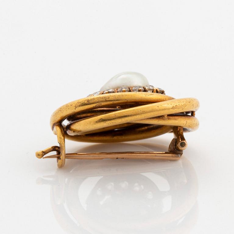 A 14K gold brooch set with a pearl and old-cut diamonds.