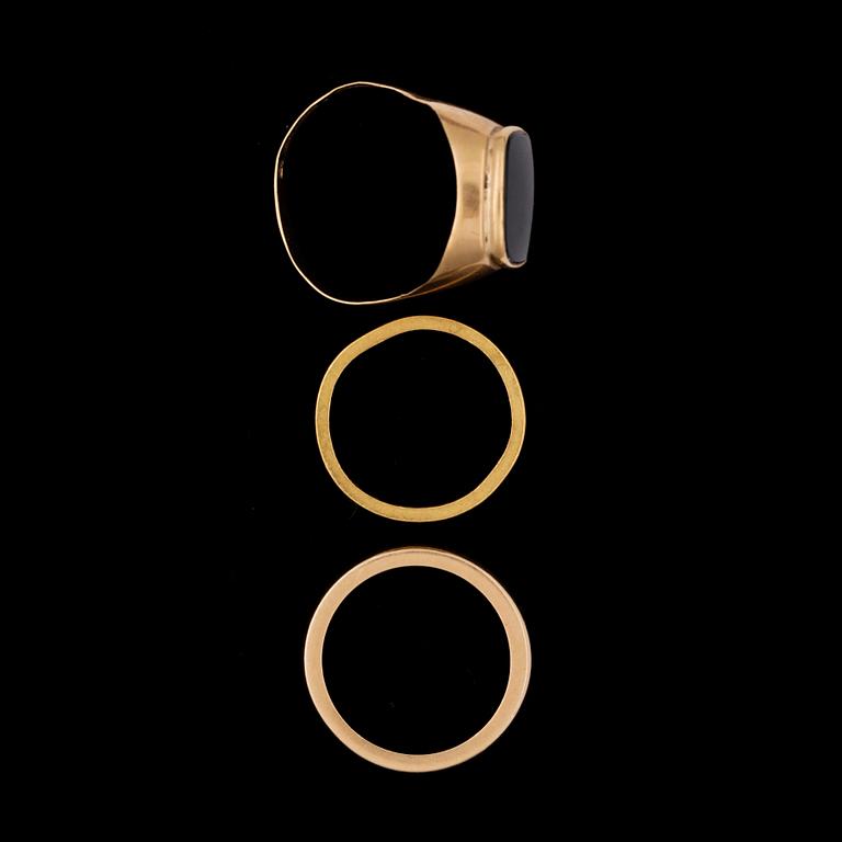 RINGAR, 3 st, 18k guld. Total vikt ca 9,8 gram.
