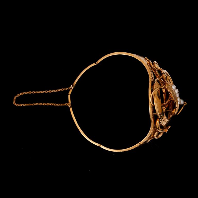 ARMRING, 18k guld, Gustaf Möllenborg, Stockholm, 1857 el 1861. Vikt 27,6g.