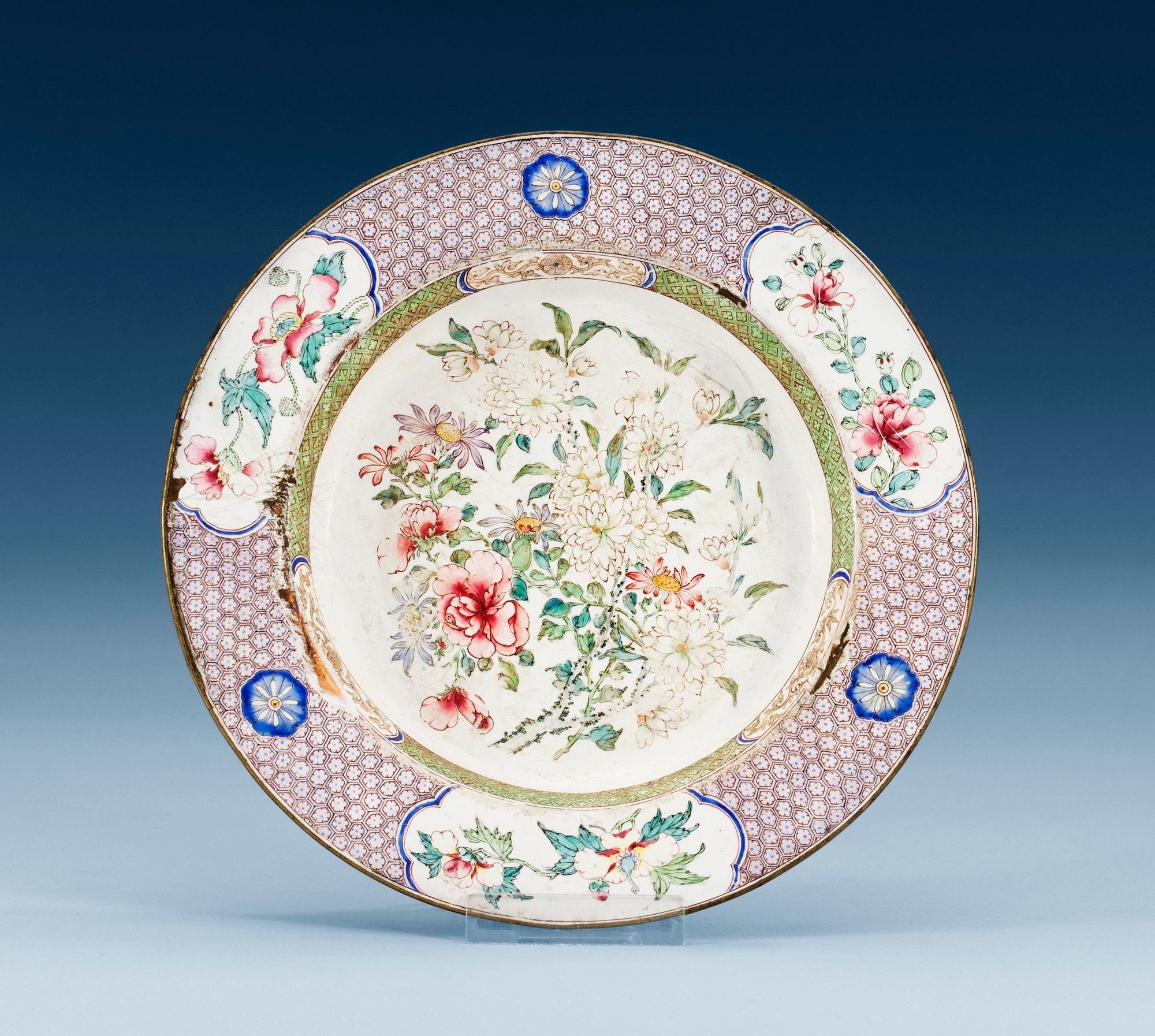 TALLRIK, emalj på koppar. Qing dynastin, Qianlong (1736-95).