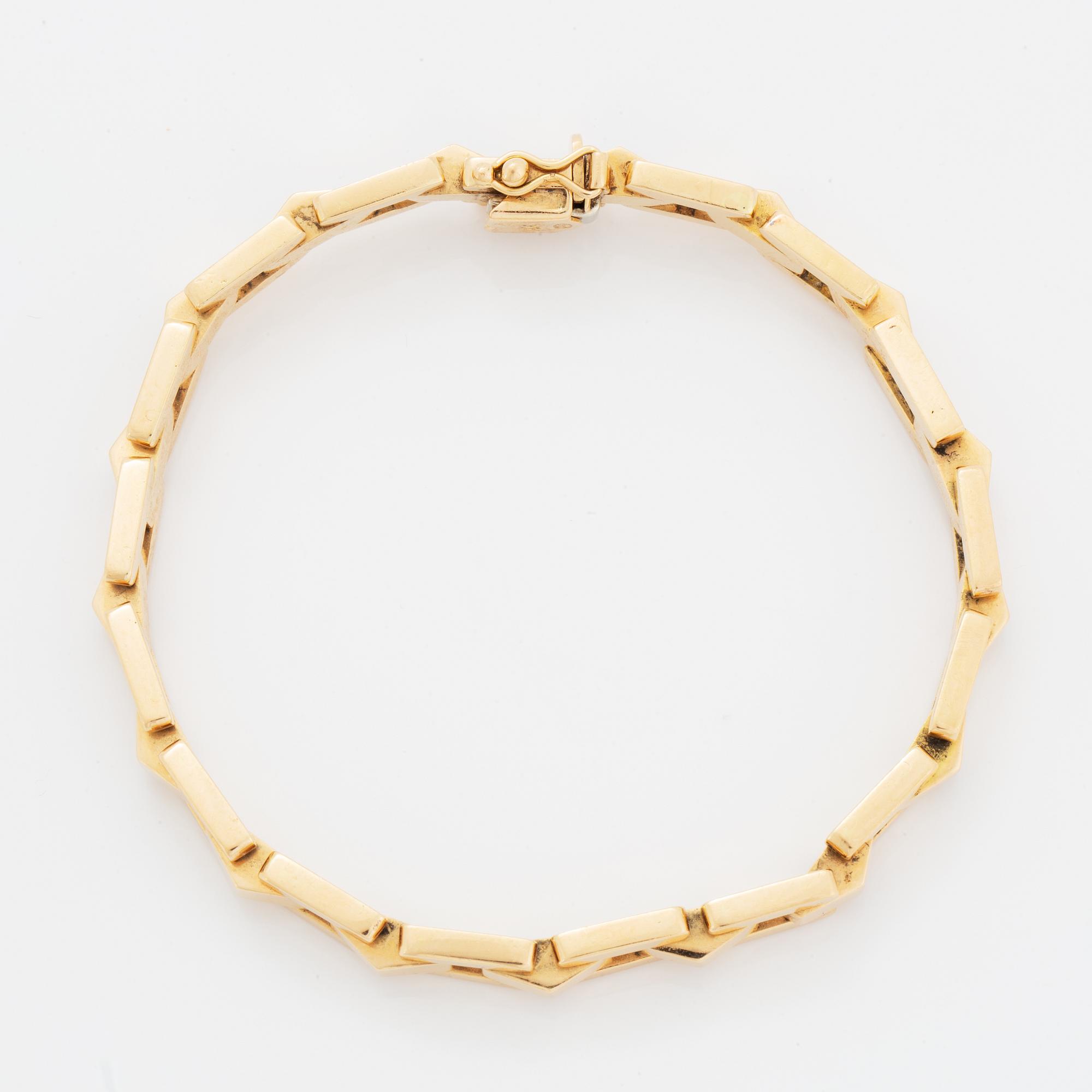 18K gold bracelet.