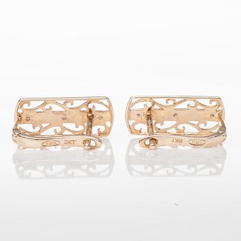 ÖRHÄNGEN, 14K guld, 6 små diamanter 0,03 ct. Vikt 2,0 g.