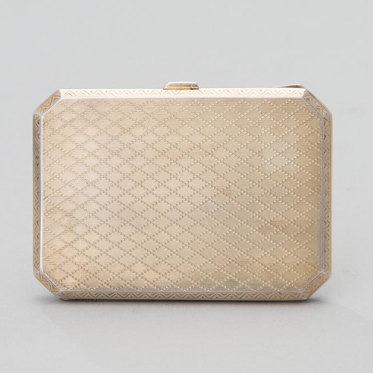 CIGARETTETUI, guillocherad emalj och sterlingsilver, engelska importstämplar, London 1927. Vikt 82 g.