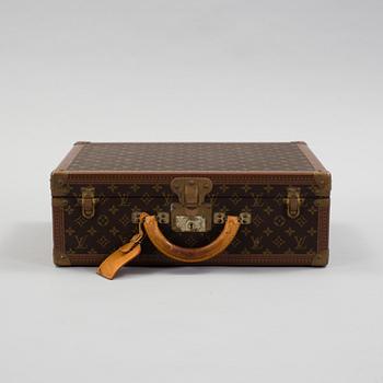 LOUIS VUITTON, a monogram canvas suitcase.