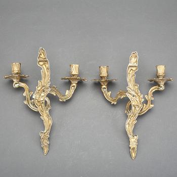 VÄGGAPPLIQUER, ett par, förgylld metall, Louis XV-stil, 1900-tal.