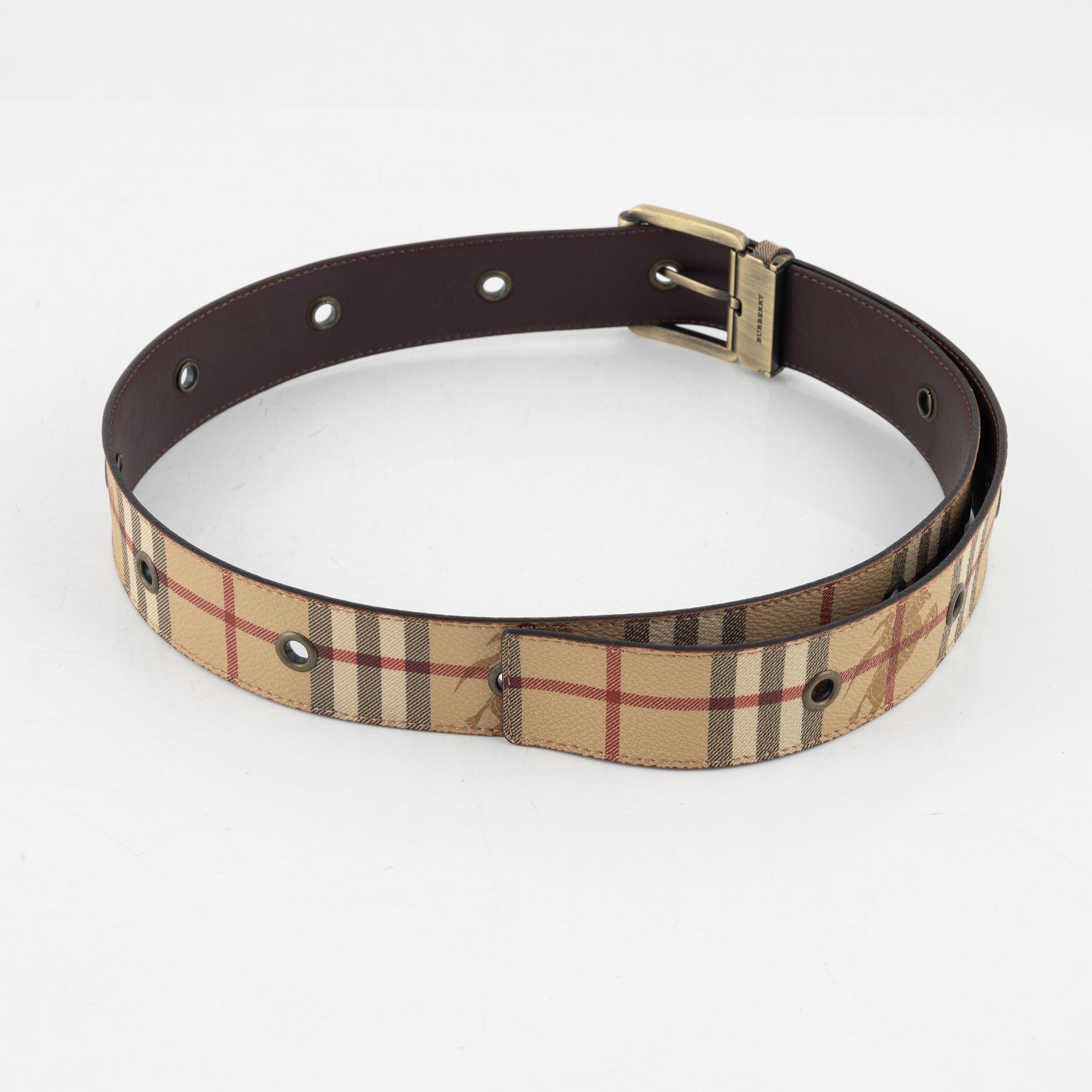 Burberry a Nova Check belt and wallet. Bukowskis