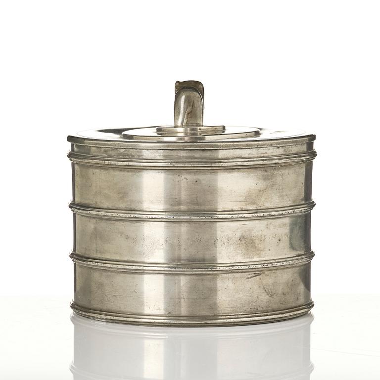Sylvia Stave, burk med lock, modell 5278, C.G. Hallberg, Stockholm, 1933.
