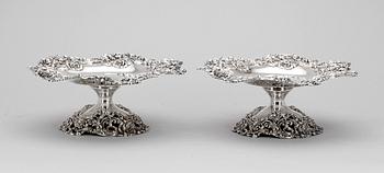 SKÅLAR, ett par, sterlingsilver, rokokostil, stämplad Black Starr & Frost. 1900-talets mitt. Vikt 1099gram.