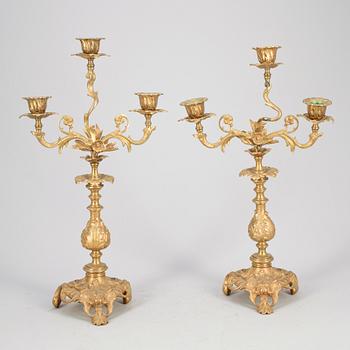 KANDELABRAR, ett par, nyrokoko, 1800-talets slut.
