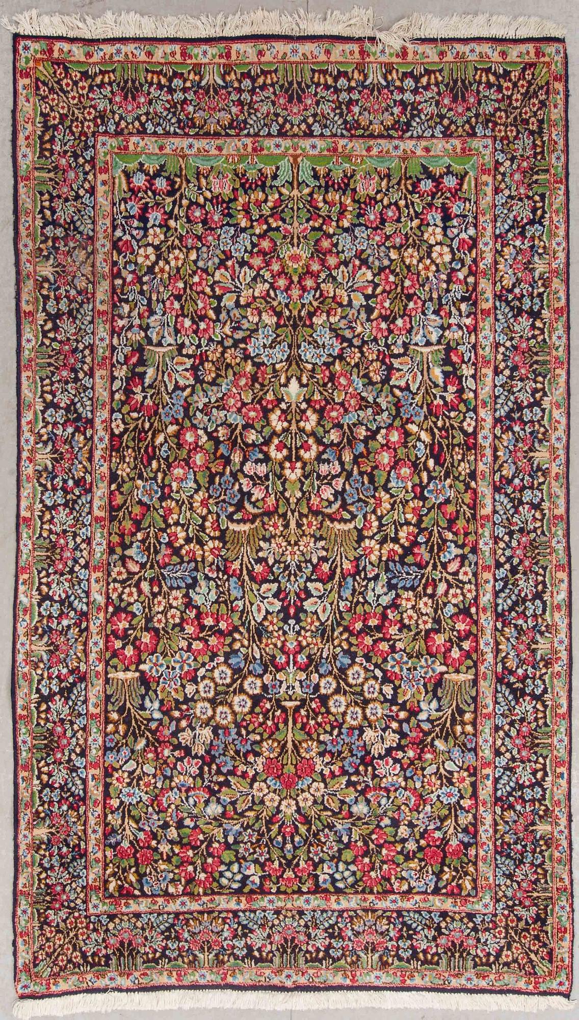 MATTA, old, Kirman. Ca 244 x 142 cm.