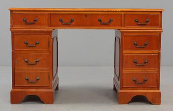 SKRIVBORD, engelsk stil, 1900-talets fjärde kvartal.