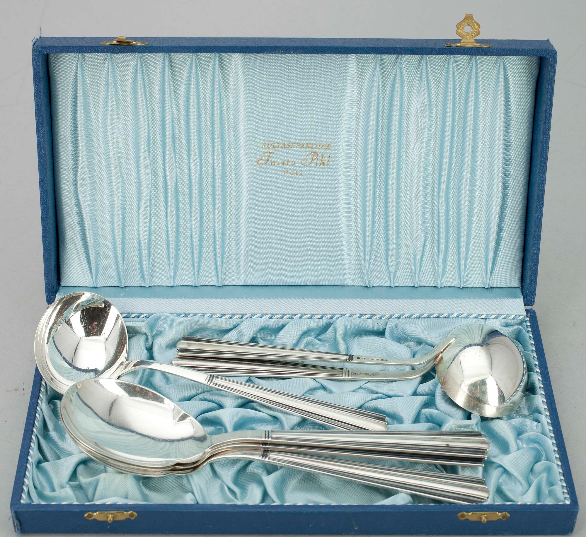 BESTICKSERVIS, 73, delar, silver, "Margit" Hopeatehdas, Helsingfors. 1900-talets mitt.