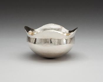 A Jan Lundgren sterling bowl, Stockholm 2001.
