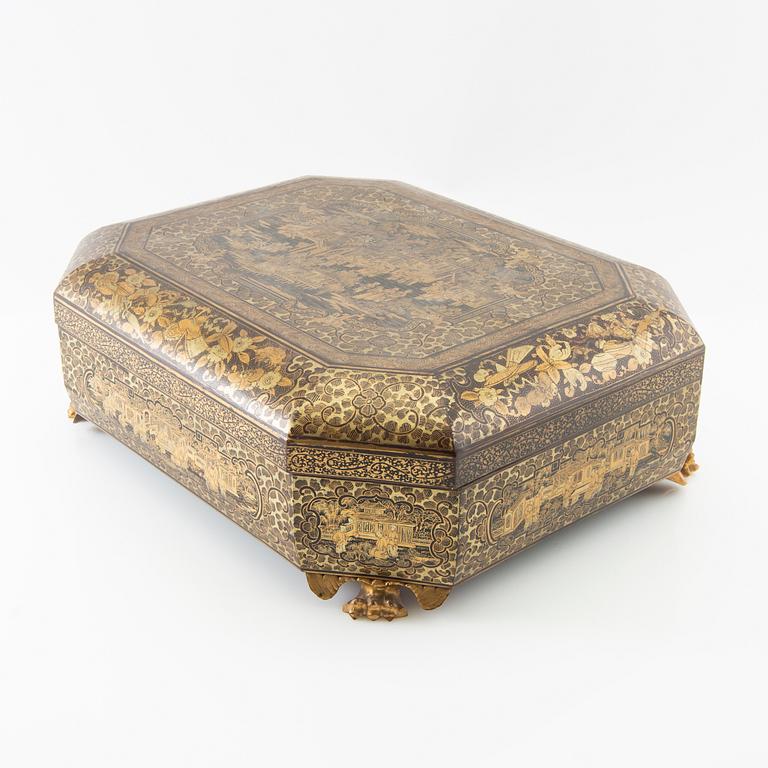Game box Japan early 20th century.