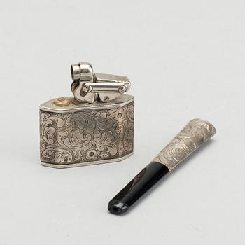 CIGARETTMUNSTYCKE SAMT TÄNDARE, silver, svenska importstämplar. 1900-talets första hälft.