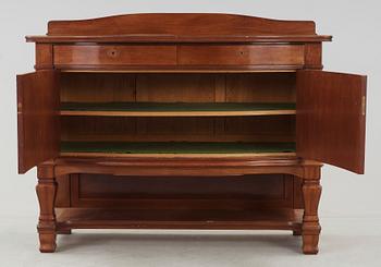 SIDEBOARD, England, Jugend, omkr år 1900.