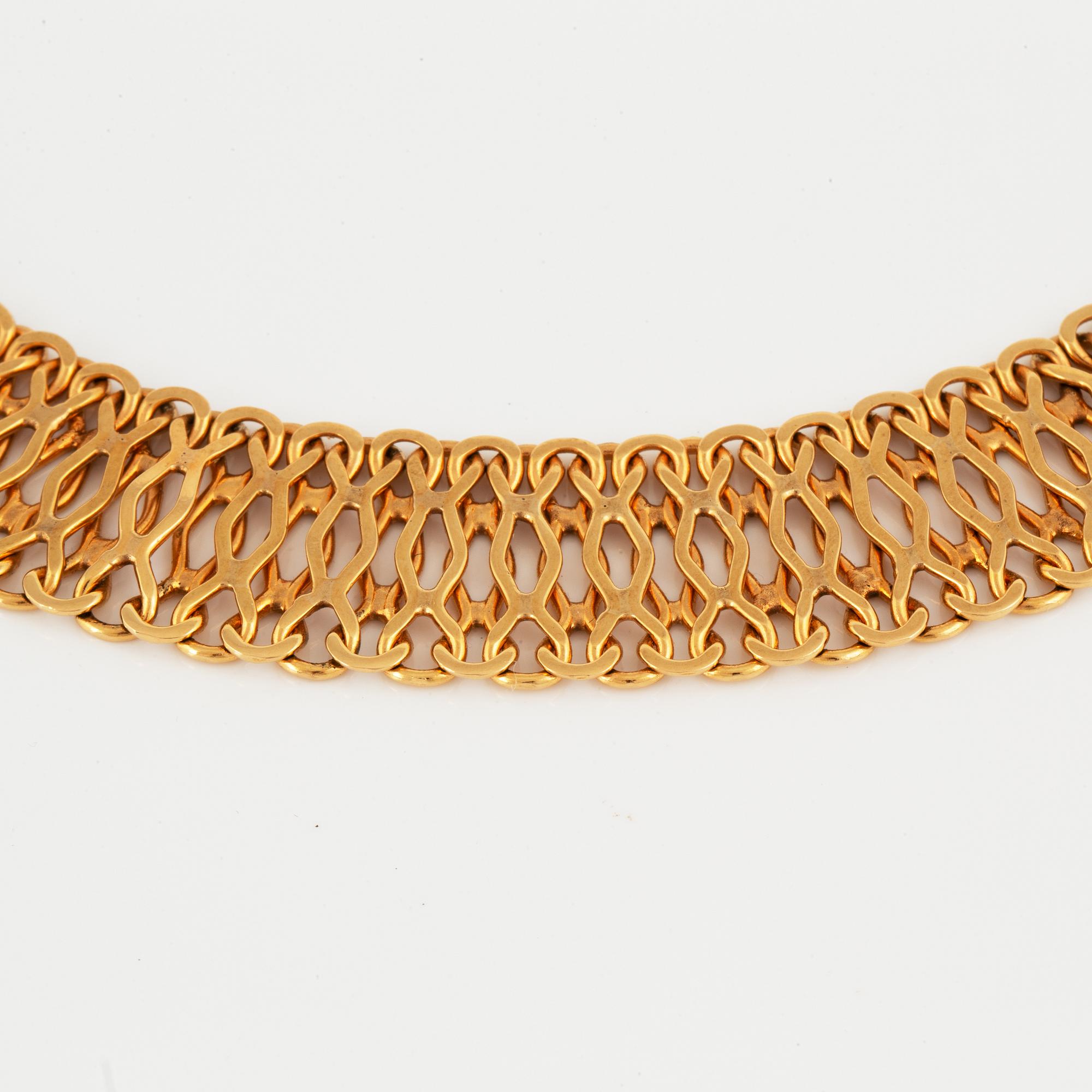 18K gold necklace.