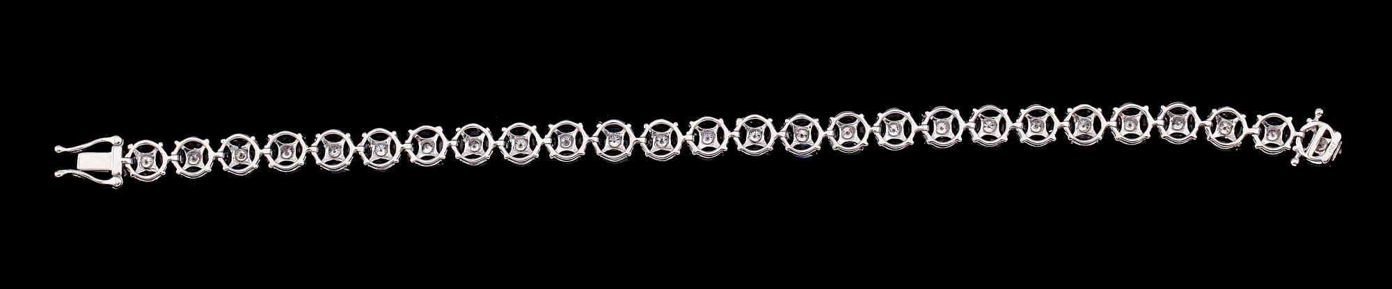 ARMBAND, 18 k vitguld, briljantslipade diamanter tot ca 1.21 ct, navettslipade safirer tot ca 11.16 ct.
