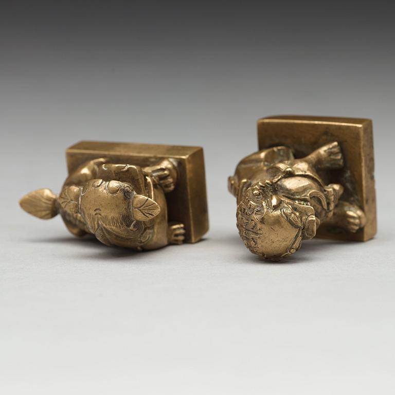 Two Chinese seals, 20th Century.