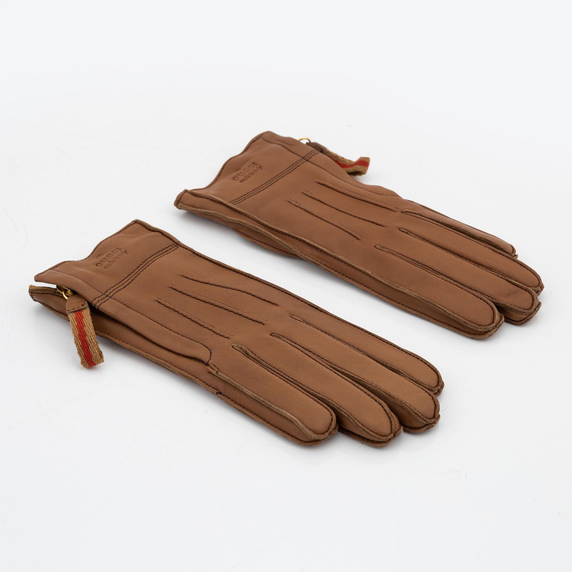 Gucci, a pair of tan leather gloves, size 6 1/2.