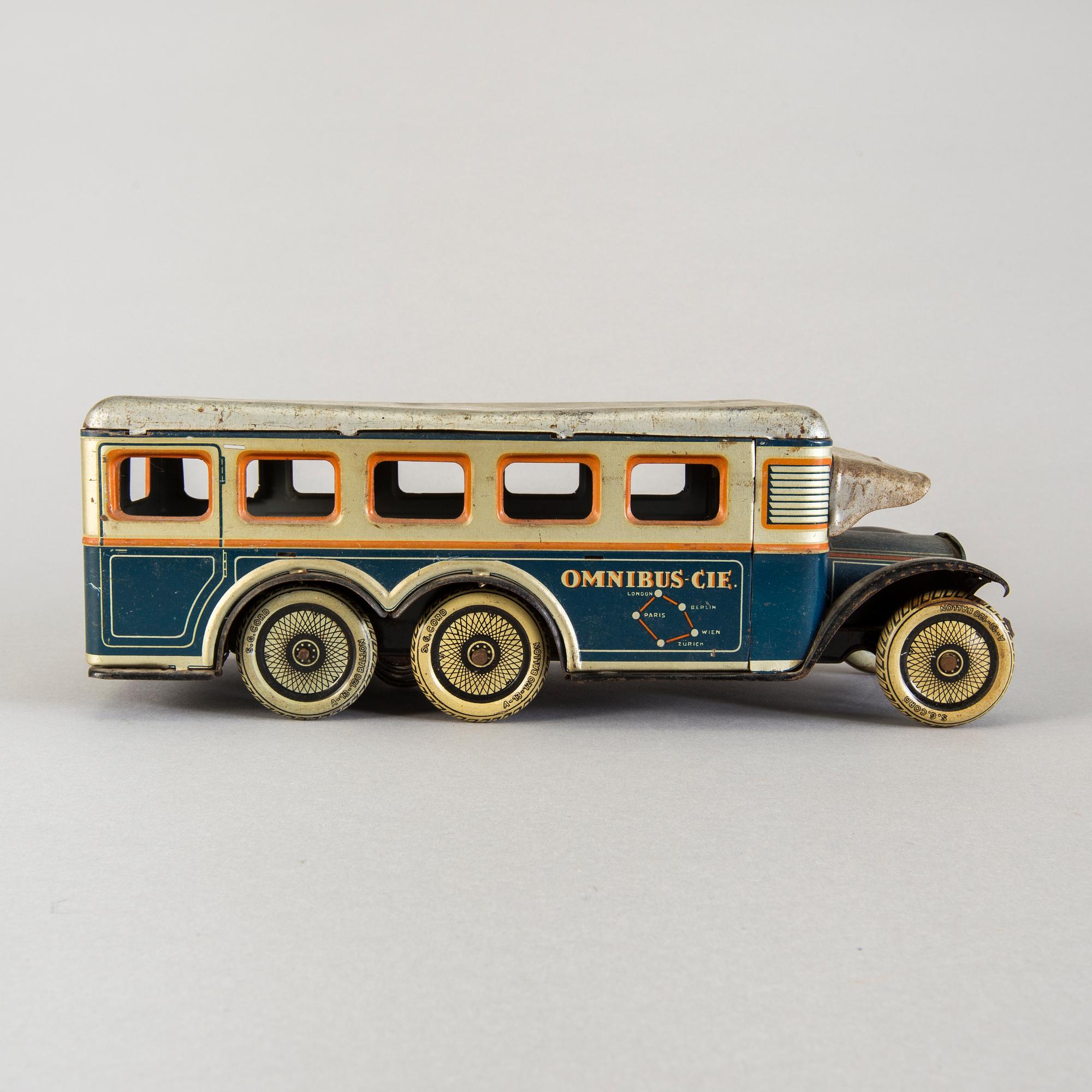 A Günthermann tinplate "Omnibus Cie" toy bus, Germany, 1930s.