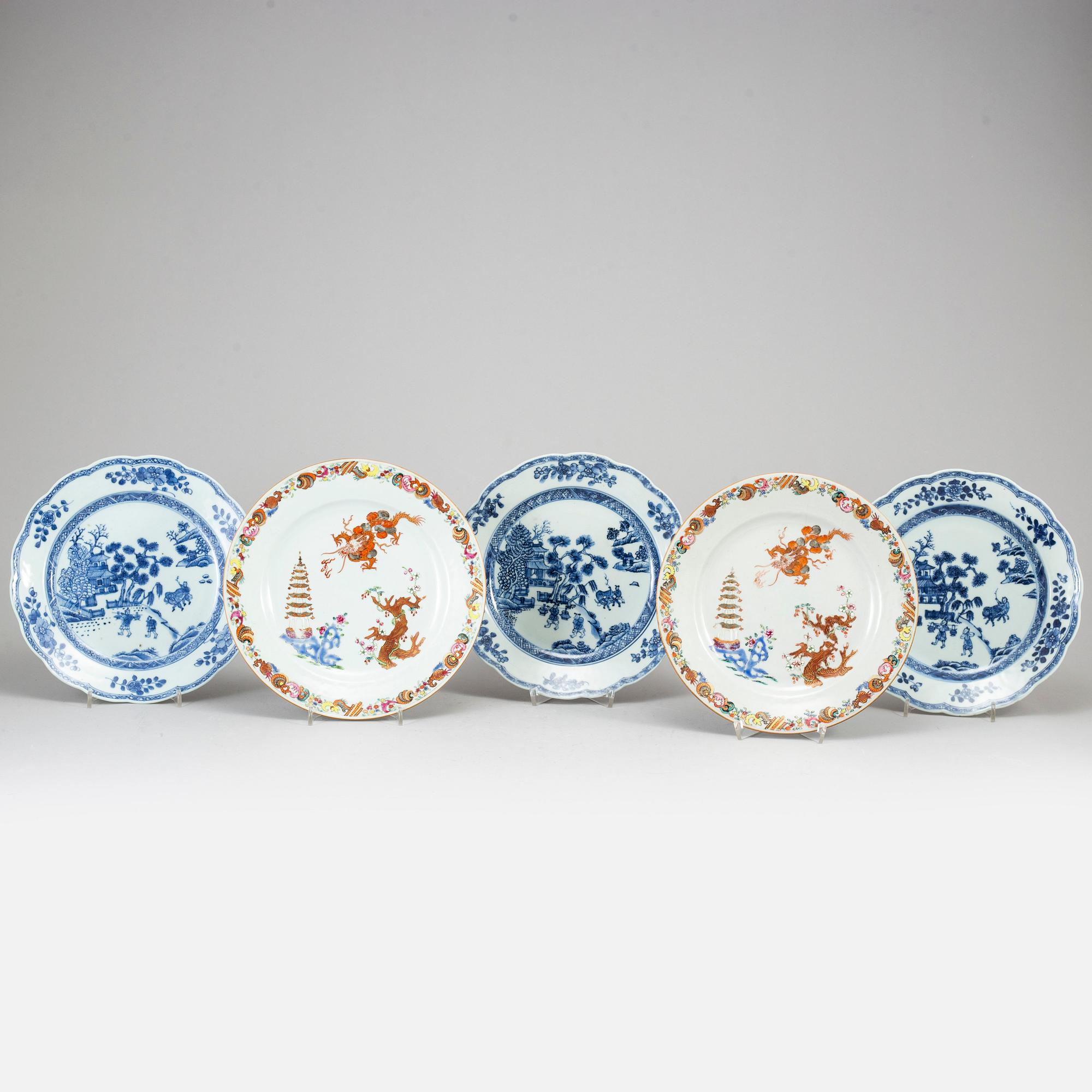 Five famille rose and blue and white export porcelain plates, Qing dynasty, Qianlong (1736-95).