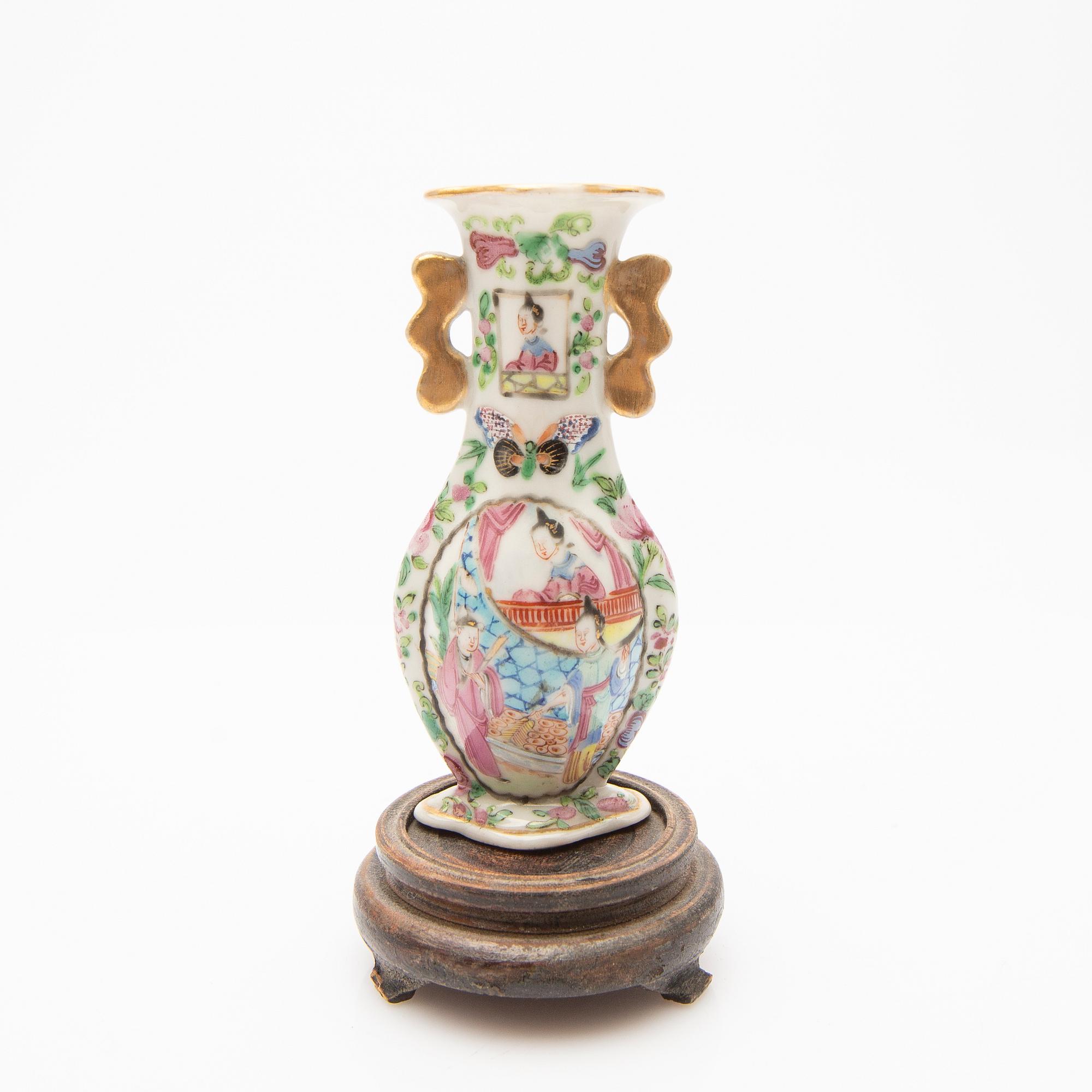 A porcelain set, 8 pieces, Canton, 19th century, China.