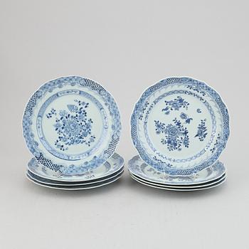 A group of eight blue and white dinner plates, Qing dynasty, Qianlong (1736-95).