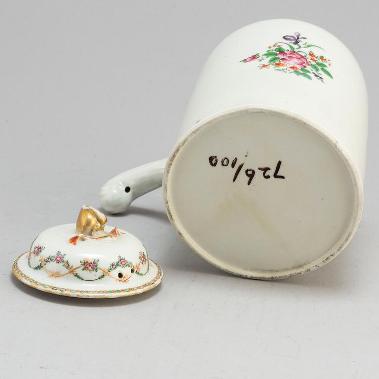 A famille rose export porcelain chocolate pot with cover, Qing dynasty, Qianlong (1736-95).