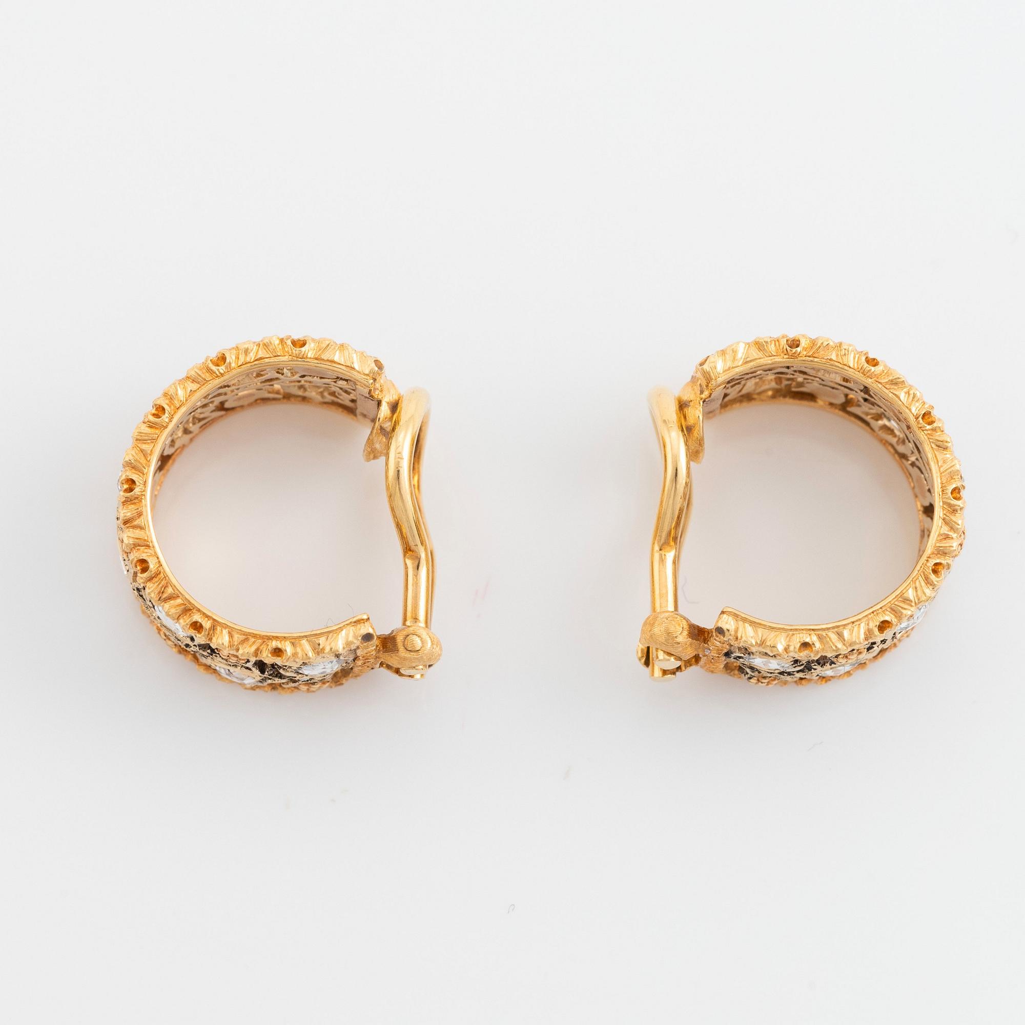 Buccellati ett par örhängen 18K guld med rosenslipade diamanter.