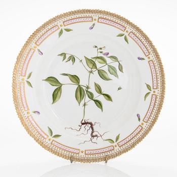 Plate, porcelain, Flora Danica, Royal Copenhagen, 1969-1974.