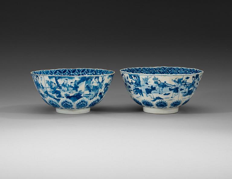 A pair of blue and white Lotus shaped bowls, Qing dynasty, Kangxi (1662-1722).