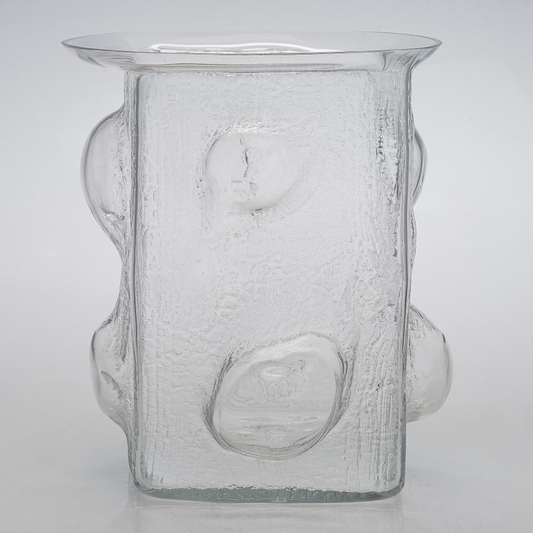 Timo Sarpaneva, a vase from the Finlandia series for Iittala. In production 1964-1970.