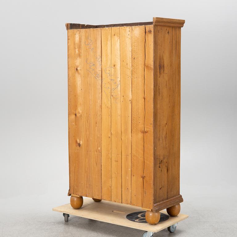 A cabinet, 18th century.