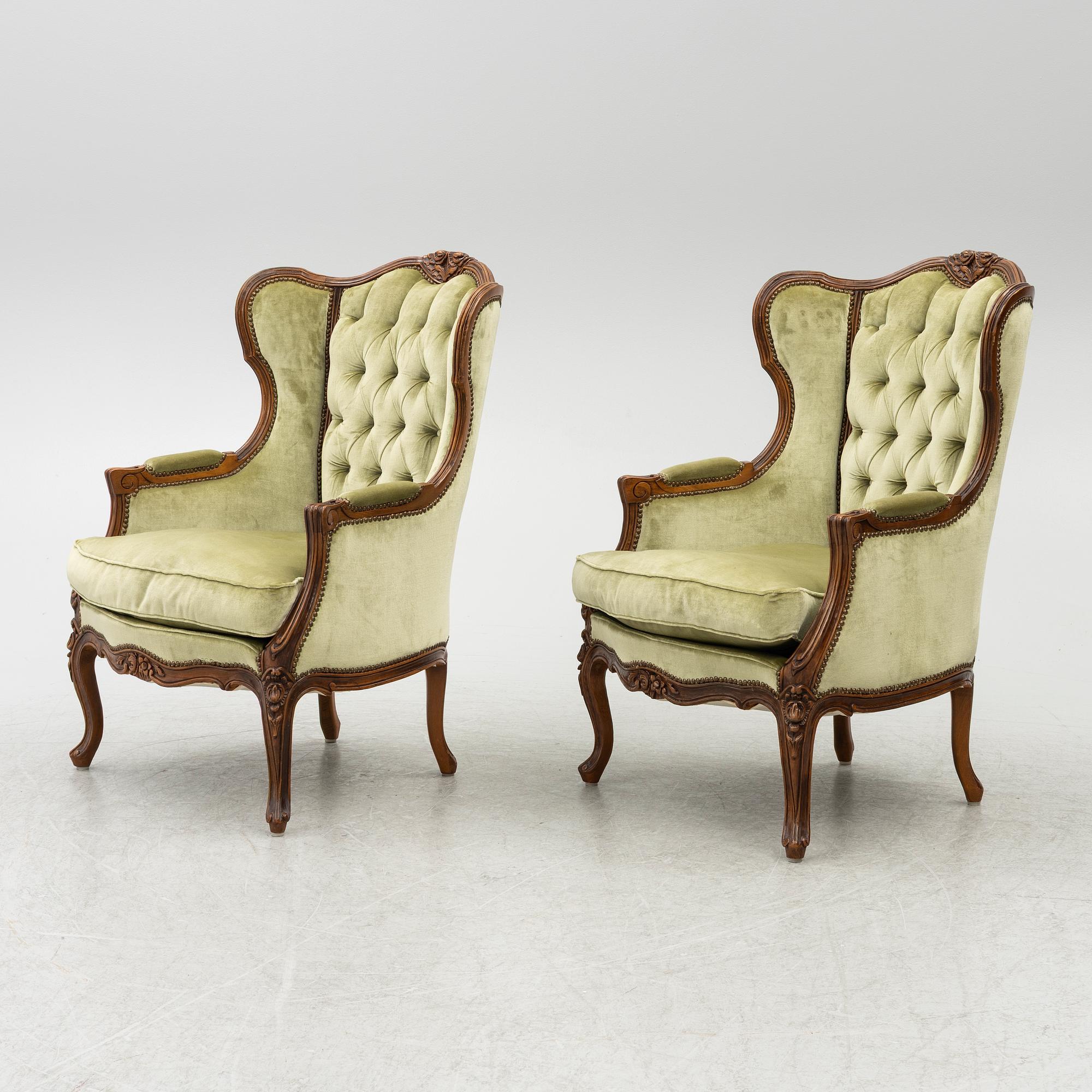A pair of bergère armchairs, rococo-style, first half of te 20th century.