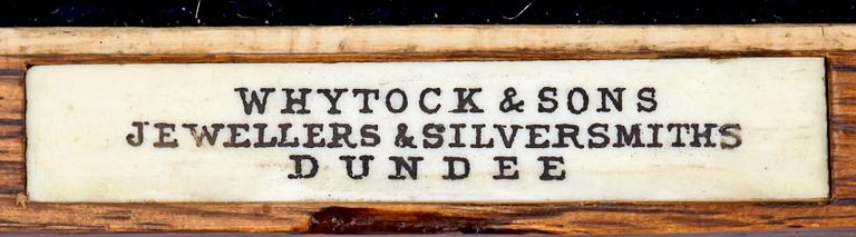 FRUKTBESTICK, 24 st, i schatull, silver och pärlemorskaft, Allen & Darwin, Sheffield England 1917.