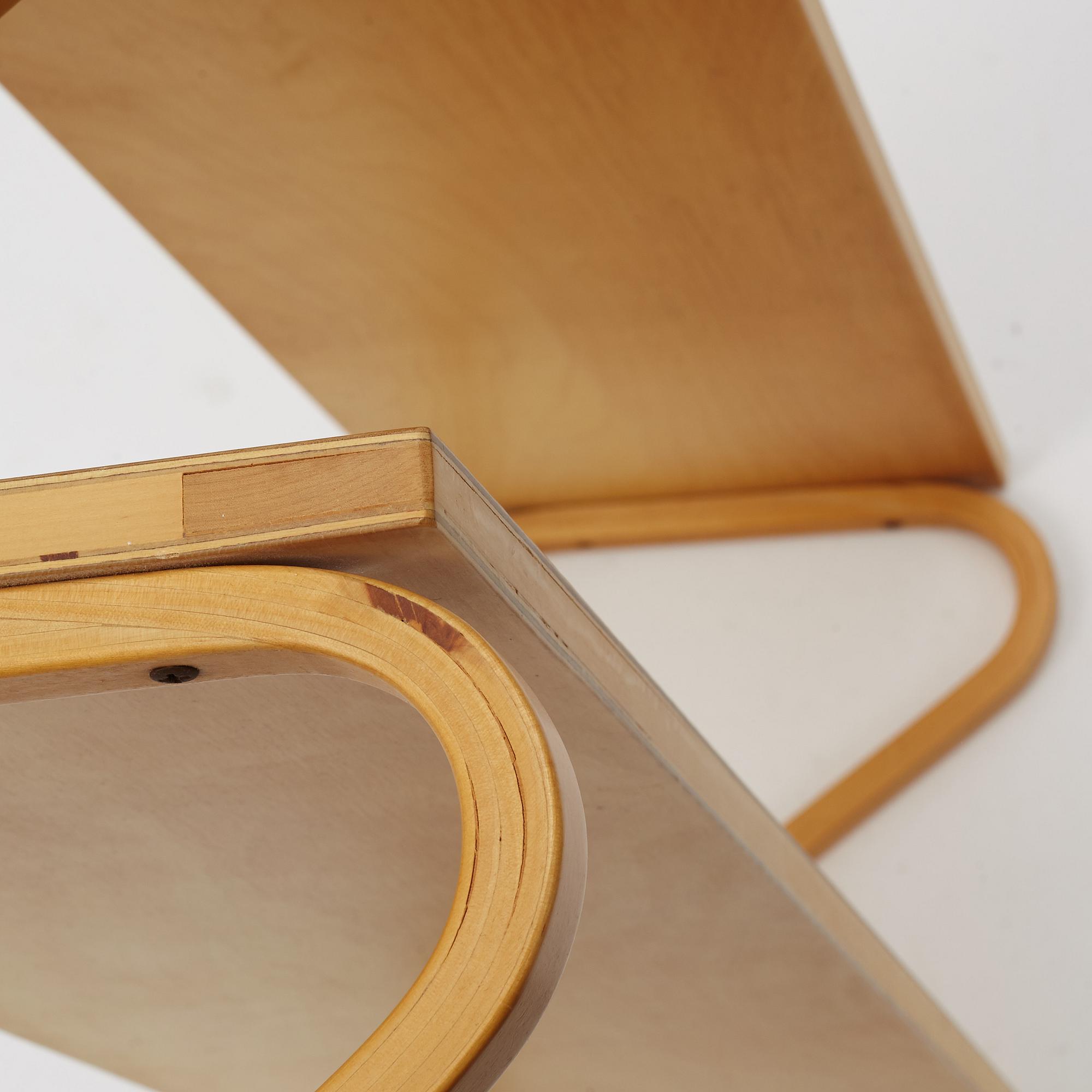 Alvar Aalto, vägghyllor, 2 st, modell 112B, Artek, Finland.