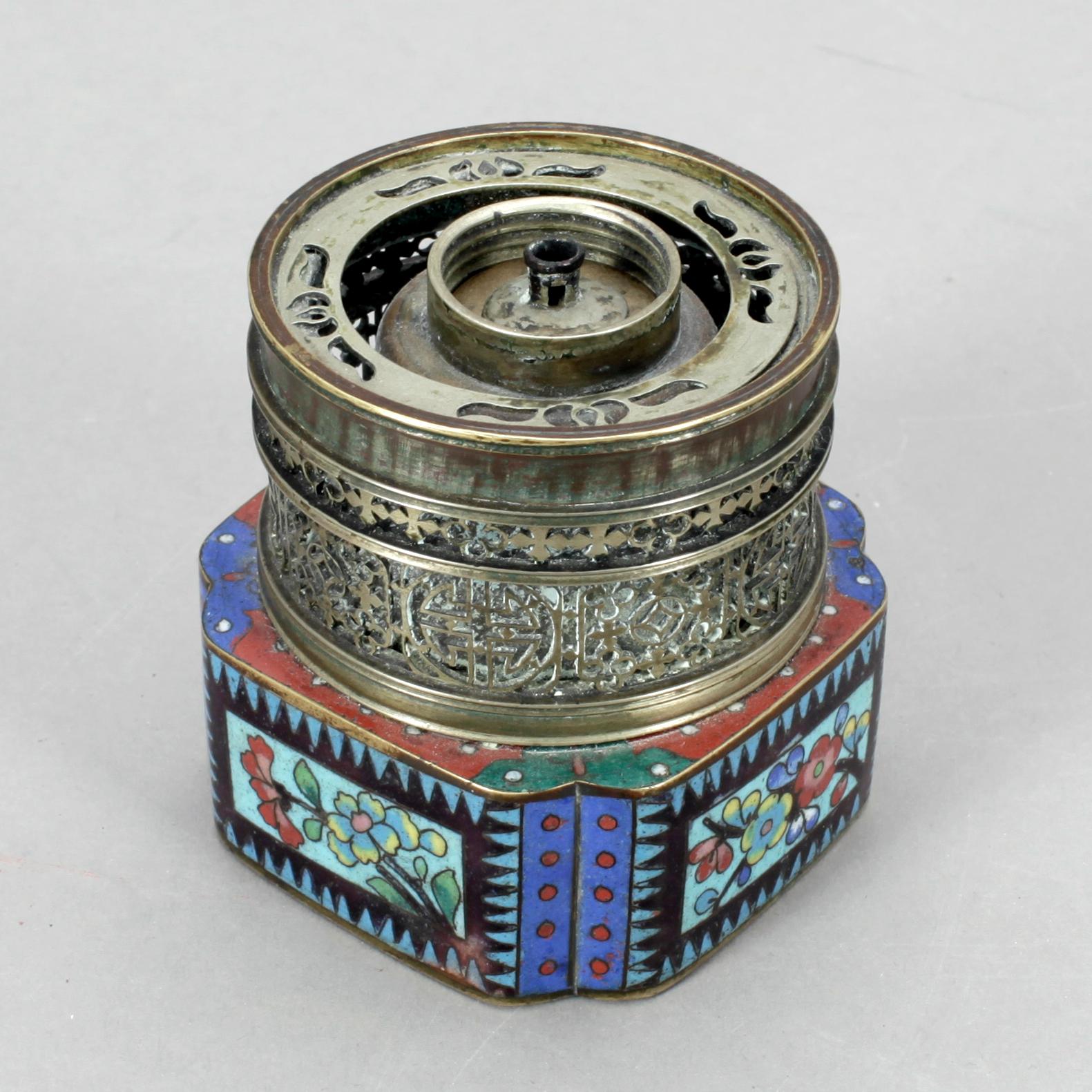 SPRITBRÄNNARE, silver och cloisonné, Kina, 1800/1900-tal.