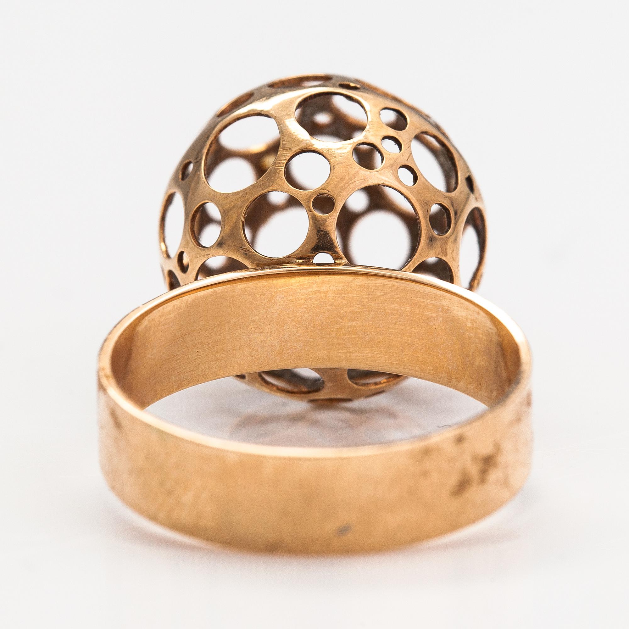 Liisa Vitali, Halsband och ring "Leppäkerttu", 14K guld. Westerback, Helsingfors 1970.