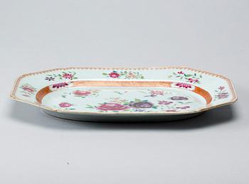 STEKFAT, porslin, Kina, Qianlong (1736-1795).