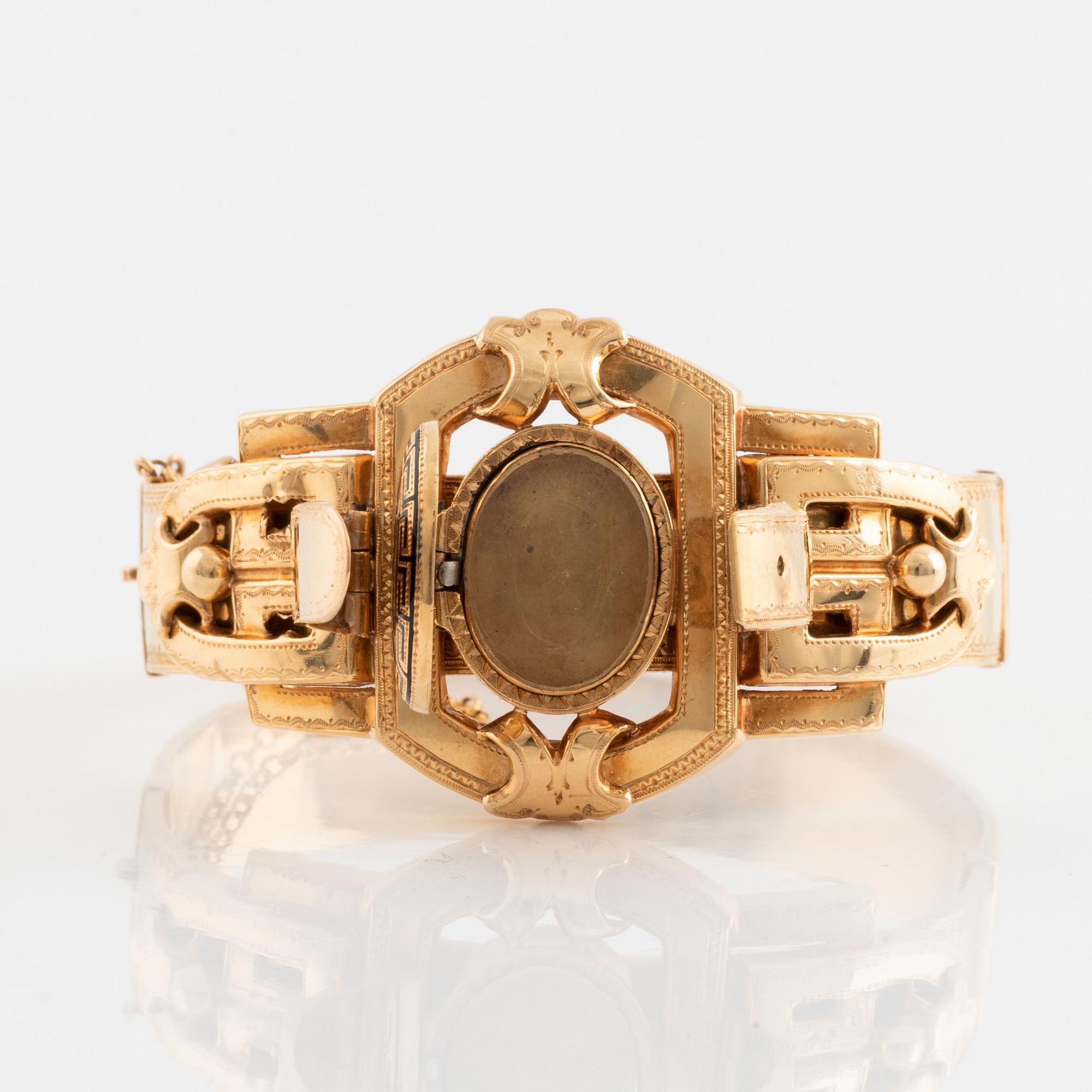 A 19th century 18K gold and enamel bracelet.