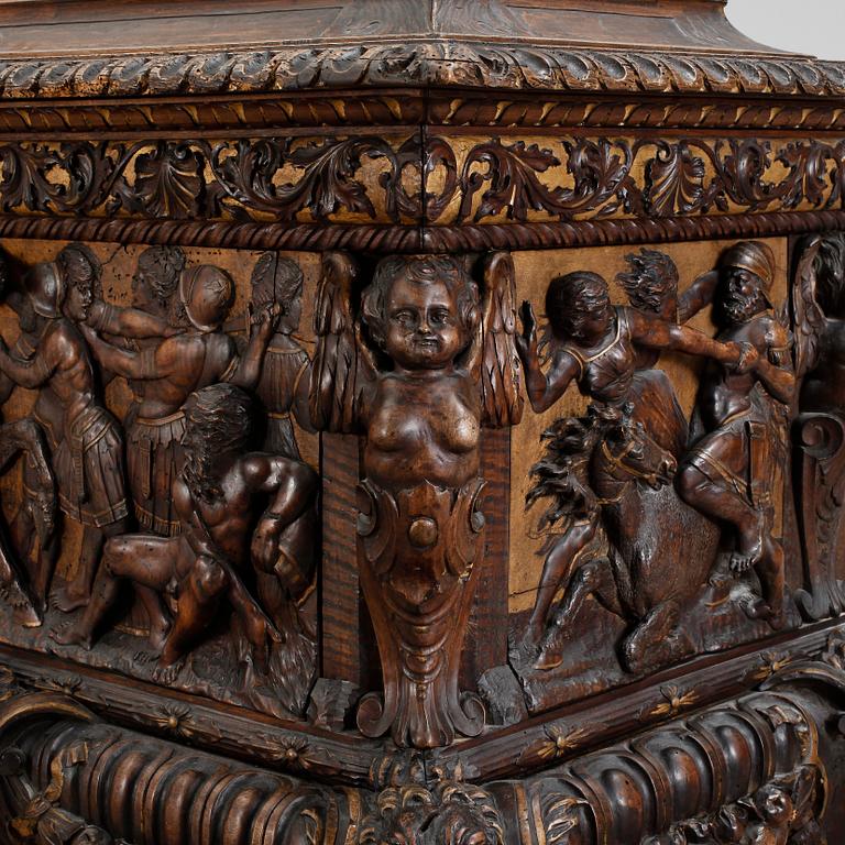 CASSONE, Renässans, Italien 1800-tal med äldre delar.