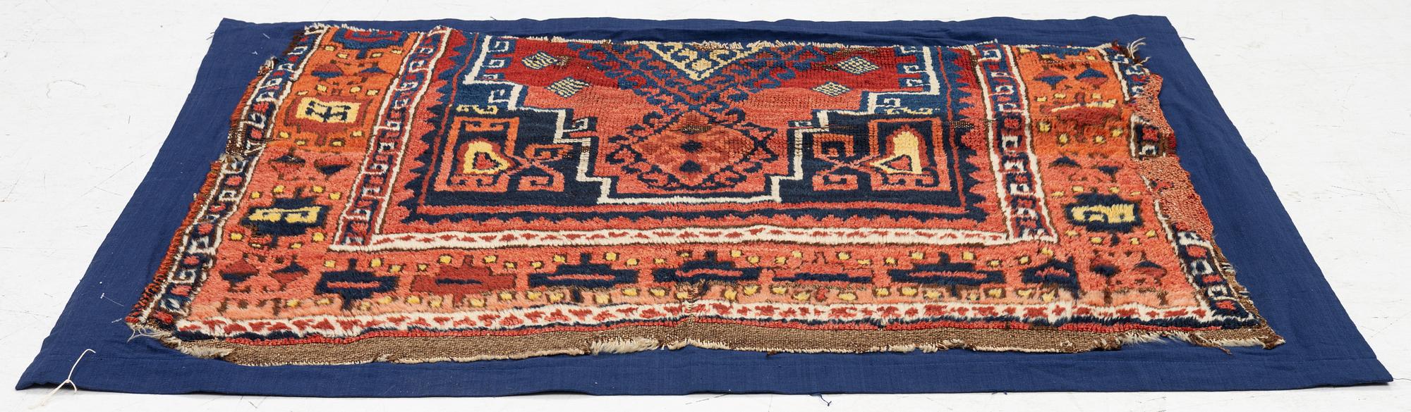 Fragment, antik Shavak, Tunceli området, östra Anatolien, ca 77 x 95 cm (87 x 113 cm med foder).