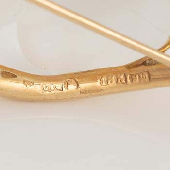 Brooch and earrings, floral, 18K gold with carved rock crystal and rose-cut diamonds.