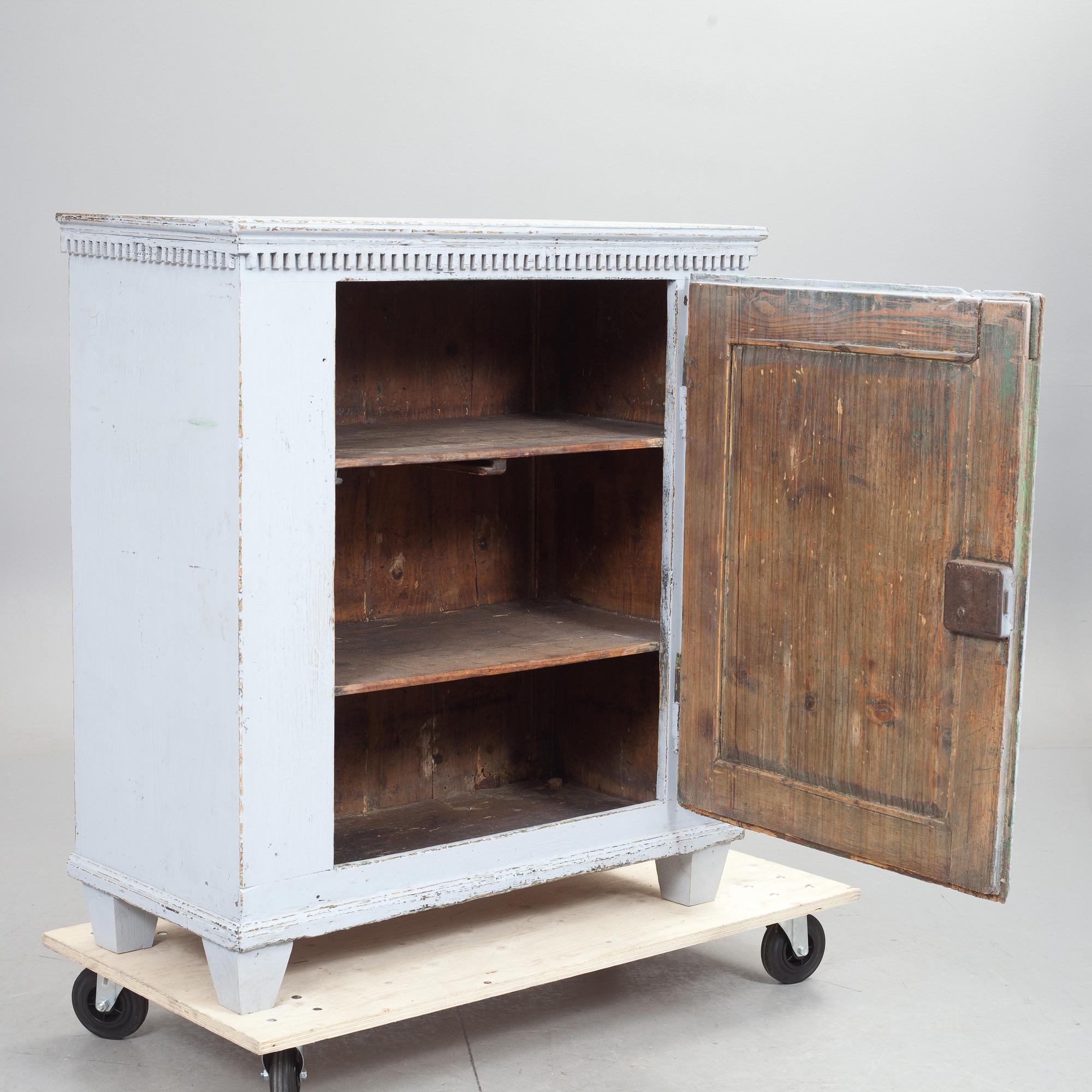 SKÄNKSKÅP, Louis XVI-stil, Rumänien, 1800-tal.