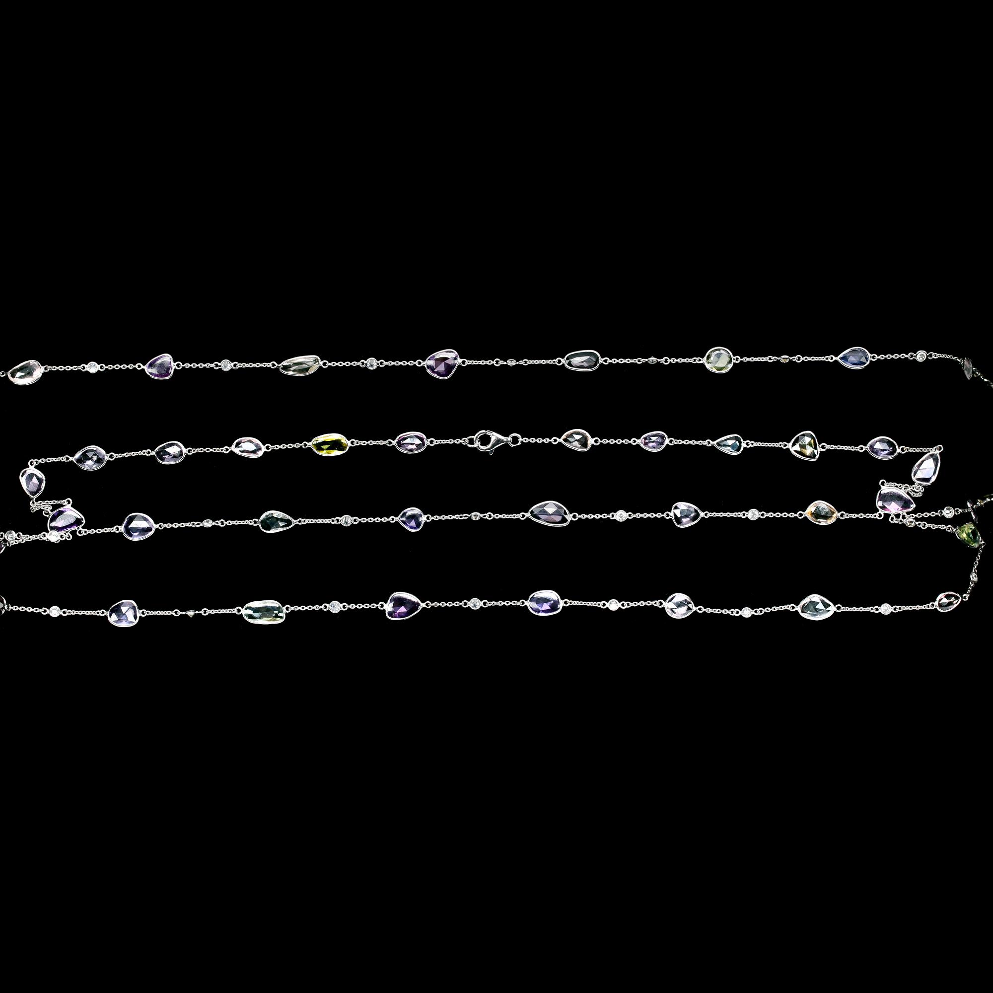 COLLIER, olikfärgade safirer, tot. 33.50 ct, med briljantslipade diamanter, tot. 2.09 ct.