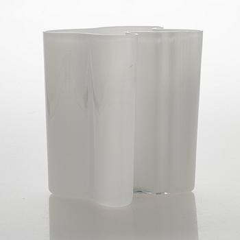 Alvar Aalto, A glass vase, model no. 3031. Signed Alvar Aalto 3031.